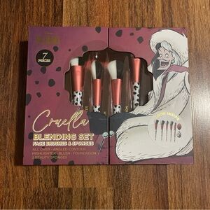 Disney Cruella Makeup Brush Set - Red and Black